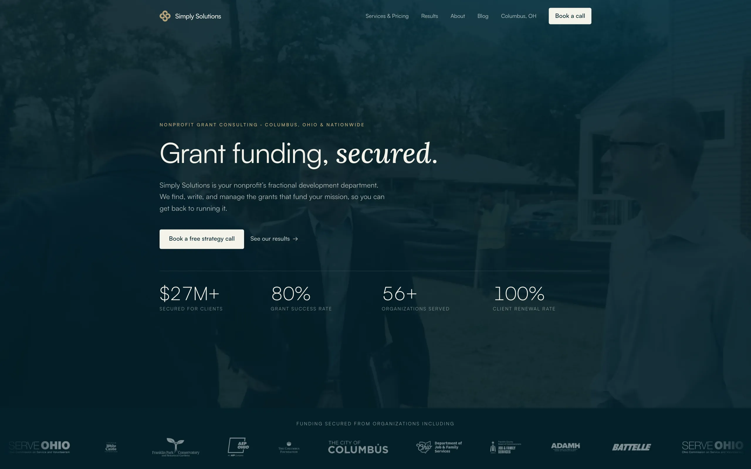 Forsiden af simplysolutionsfunding.com med overskriften Grant funding, secured, nøgletal og logoer fra de fonde, kunderne har fået midler fra